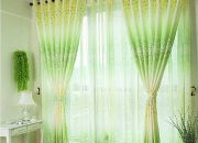 Mẫu rèm cửa phòng ngủ màu xanh lá cây in họa tiết thiên nhiên